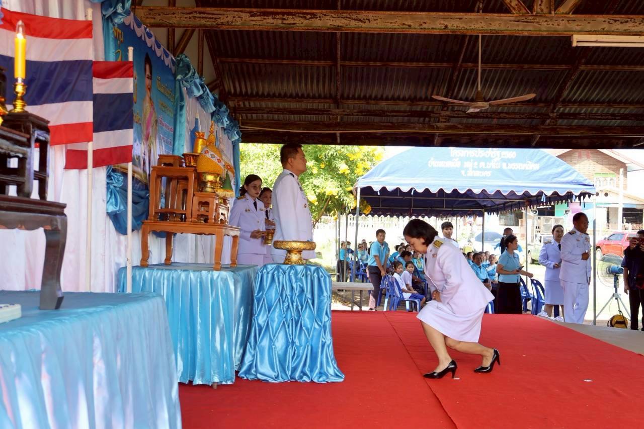 อำเภอพรรณานิคม จัดพิธีอัญเชิญเงินพระราชทานขวัญถุงกองทุนแม่ของแผ่นดินบ้านหนองผือ ตำบลนาใน