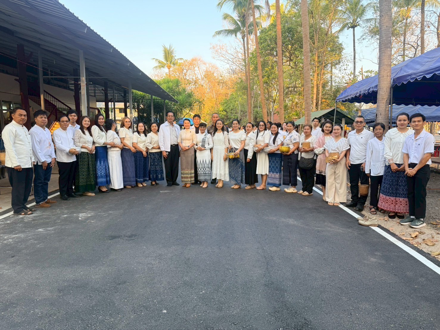 พช.พรรณานิคม : ร่วมโครงการนายอำเภอพาเข้าวัด ปันบุญ ปันสุข