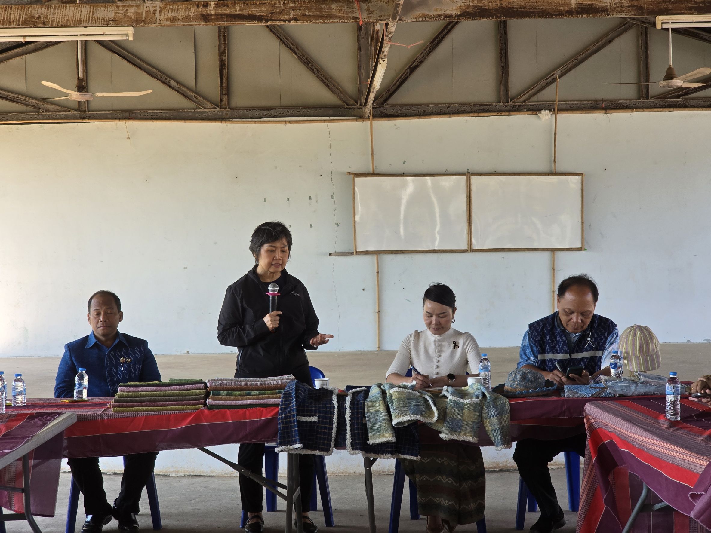 พช. พรรณานิคม : ร่วมต้อนรับคณะที่ปรึกษาผู้บริหารระดับสูง บริษัท ไทยเบฟเวอเรจ จำกัด (มหาชน) ลงพื้นที่อำเภอเมืองสกลนคร ขับเคลื่อนโครงการ"ด้วยจงรักและภักดี"