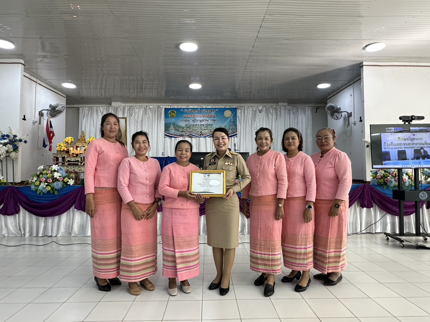 พช.พรรณานิคม : ร่วมการประชุมหัวหน้าส่วนราชการ และกำนันผู้ใหญ่บ้าน อำเภอพรรณานิคม ประจำเดือน กันยายน 2569 พร้อมจัดแสดงและจำหน่ายผลิตภัณฑ์ OTOP/ผลิตภัณฑ์ชุมชน
